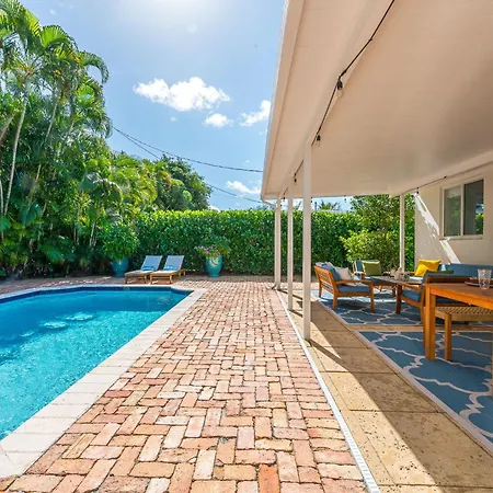 Family Fun Beach Villa Near The Intercoastal!